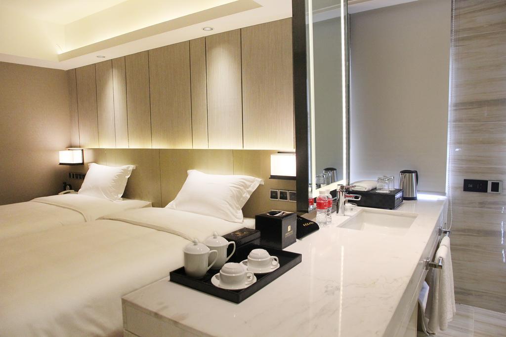 Shenyang Oriental Ginza International Hotel Exterior photo